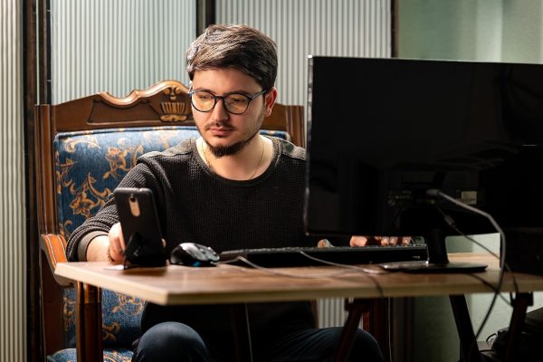 Utiliser des meubles en bois recyclé pour ses bureaux