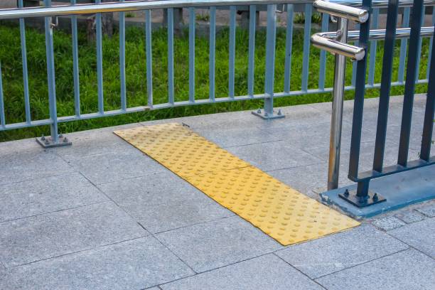 voirie équipements bandes podotactiles circulation usagers PMR sécurité