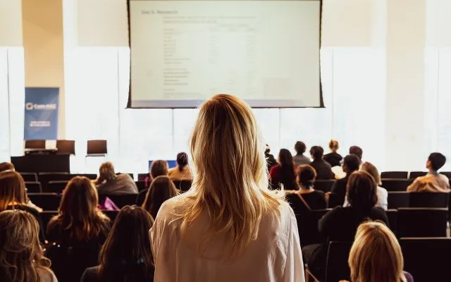5 avantages de faire appel à un conférencier pour votre événement d’entreprise