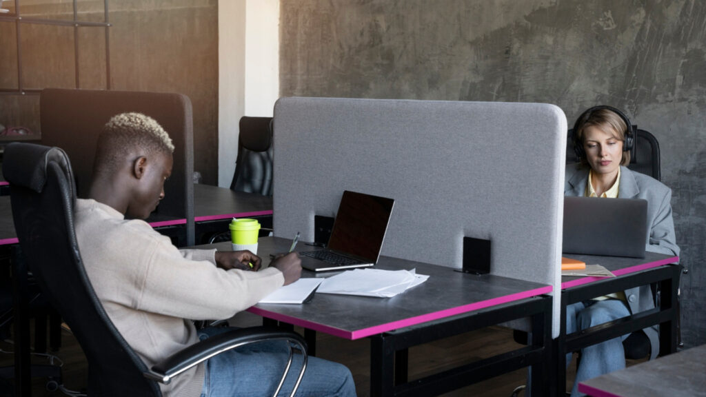 Quelles solutions pour réduire l'inconfort acoustique dans les bureaux ?