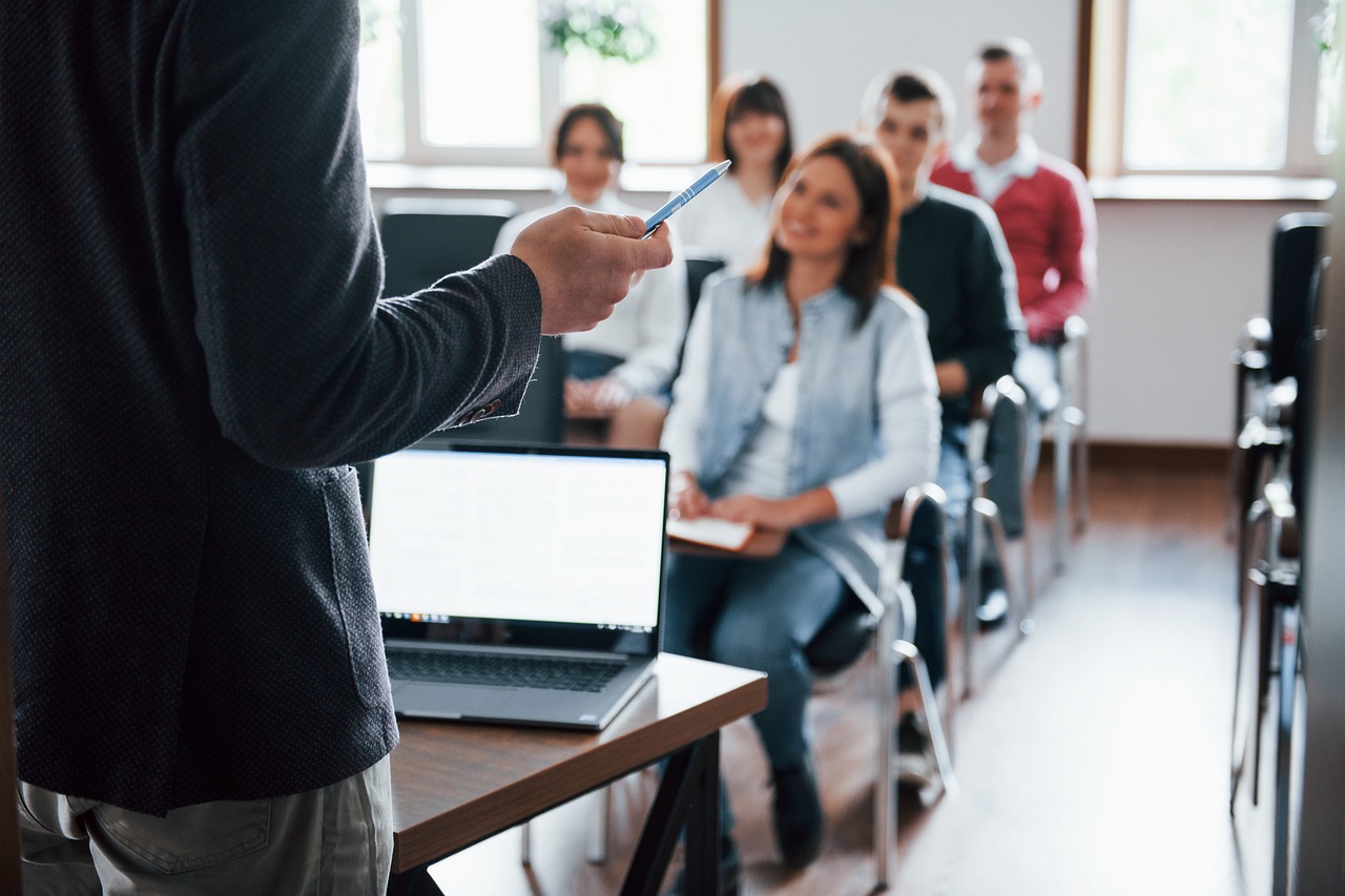 Comment réussir un bachelor RH en alternance avec un accompagnement personnalisé