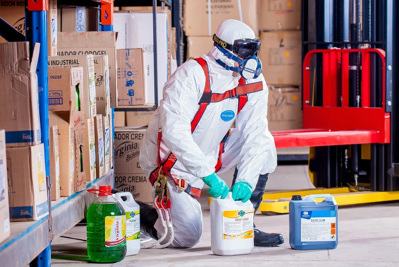 Signification des panneaux danger chimique en entreprise : êtes-vous vraiment protégés ?