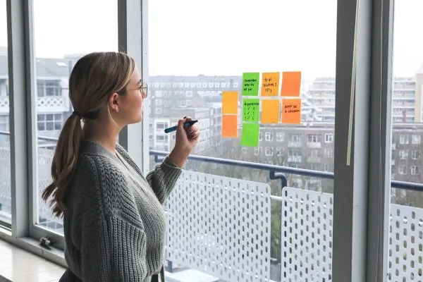 Micro-entrepreneur : quand est-il nécessaire de changer de statut ?